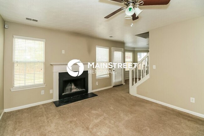 Building Photo - 3 Bedroom Pet-Friendly Home in Hampton, GA...