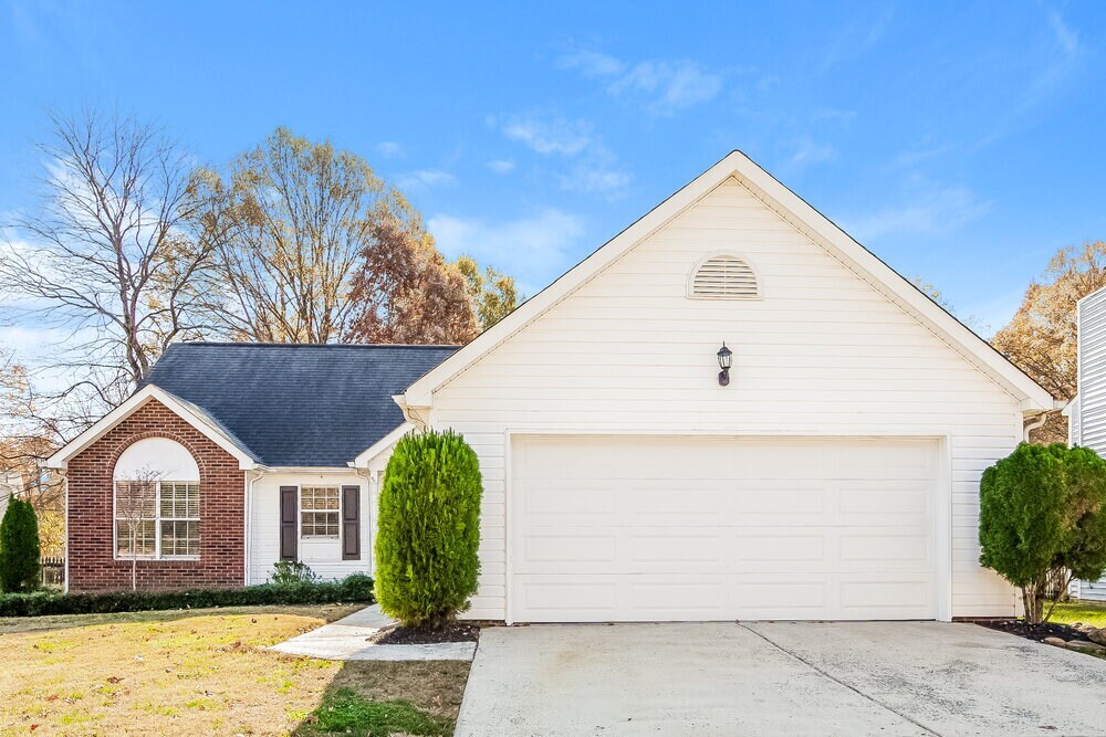 Primary Photo - 2222 Sloan Dr