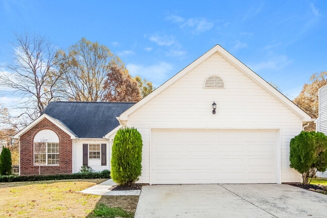 Building Photo - 2222 Sloan Dr