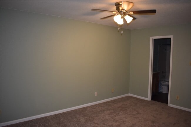 Building Photo - 9700 Leawood Blvd