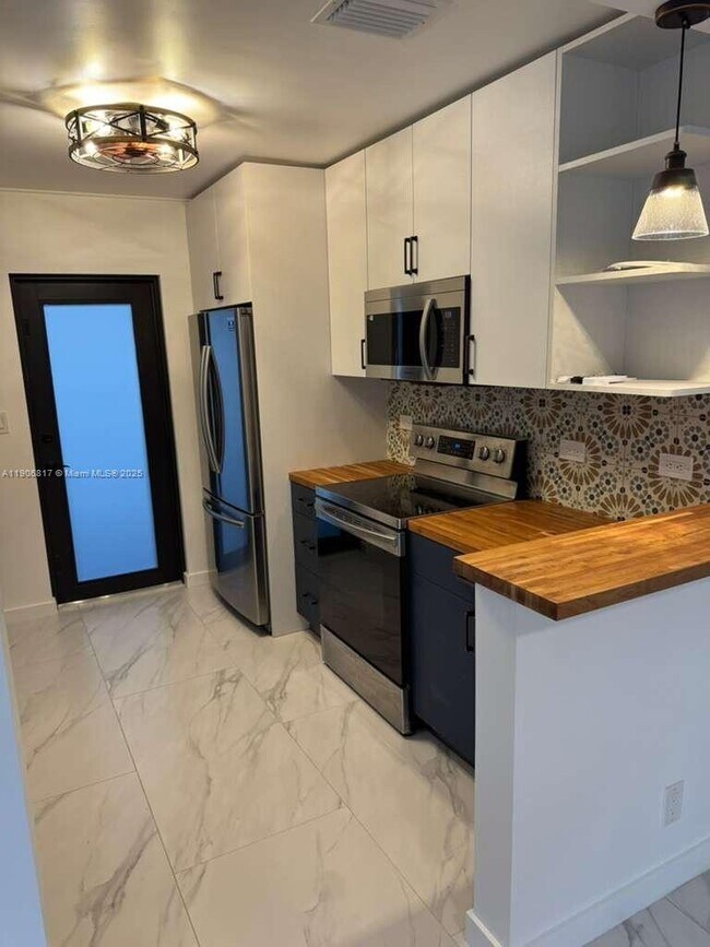 Foto del edificio - 117 NE 2nd Terrace