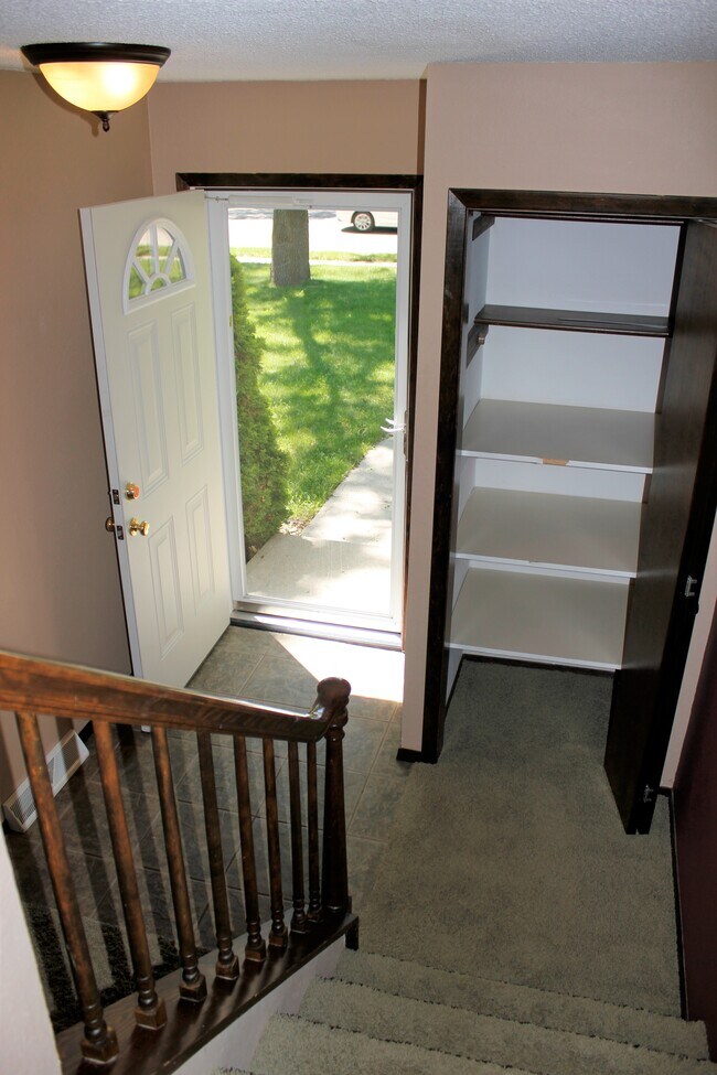 Entryway - 1407 Orchard Dr