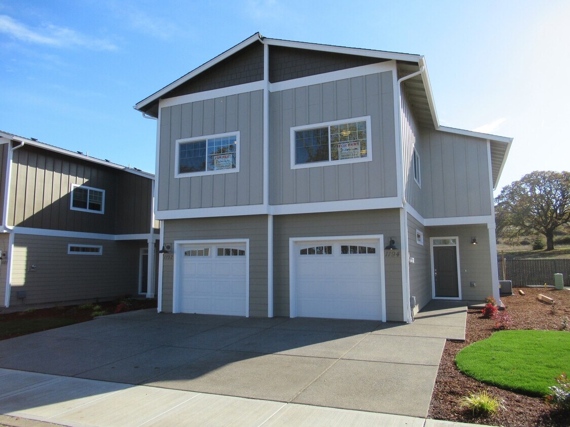 Foto principal - Large Duplex in South Salem!