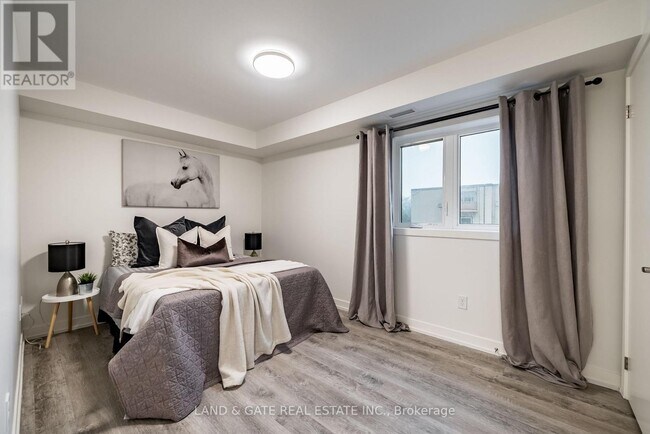 Photo du bâtiment - 976 Simcoe St N