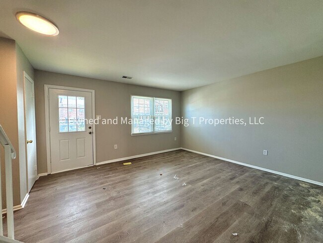 Foto del edificio - Coming soon* Cute Townhouse between Woodbr...