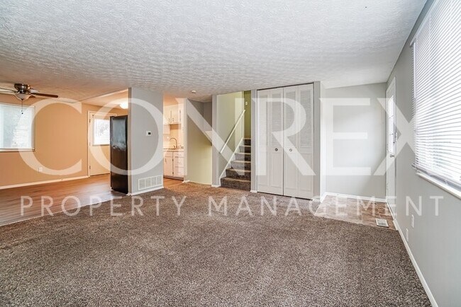 Foto del edificio - Charming 3 Bedroom with Attached Car Garage!