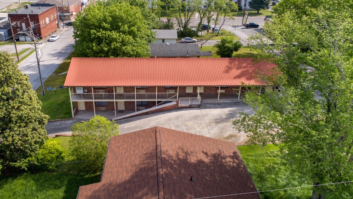 Foto principal - 128 S 3rd St
