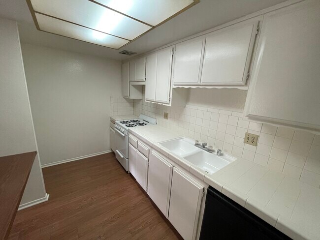 Building Photo - 5625 Santa Anita Ave