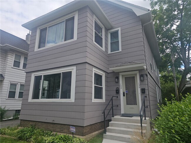 Building Photo - 133 McKinley St