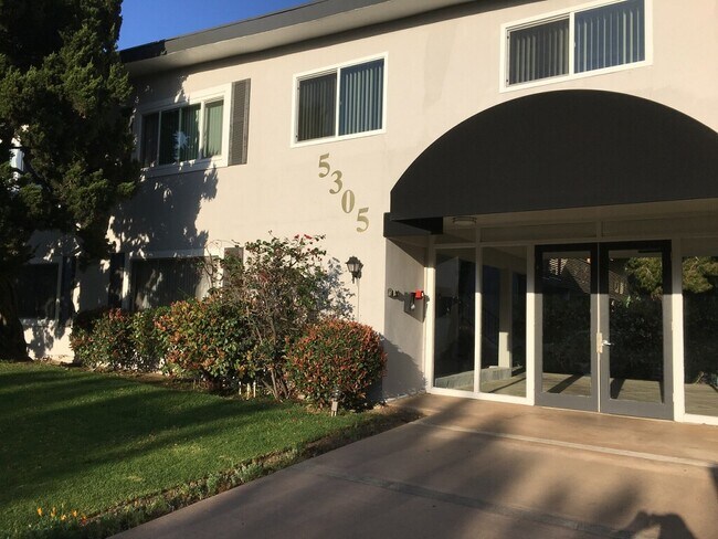 Foto del edificio - 5305 Lindley Ave