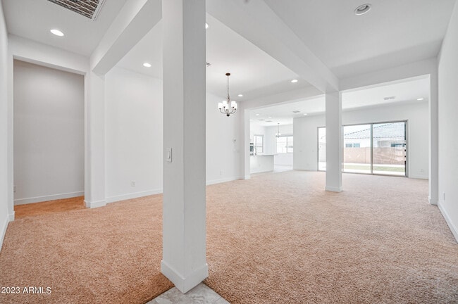 Building Photo - 8725 W Wagon Wheel Dr