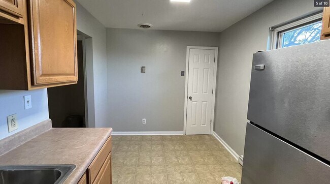 Sala de estar - 1033 Jeanette Ave