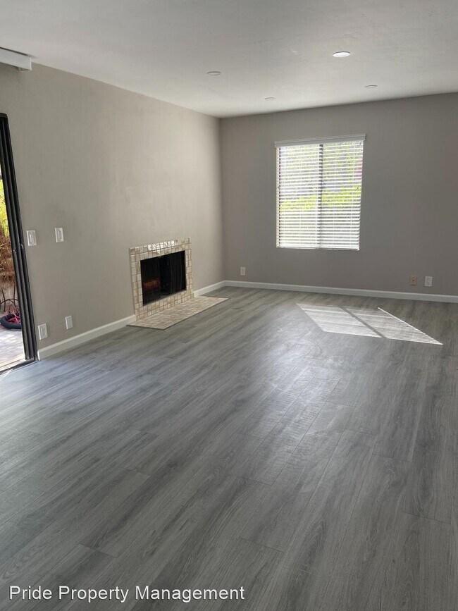 Building Photo - 2 br, 2.5 bath House - 8462 VIA SONOMA #37