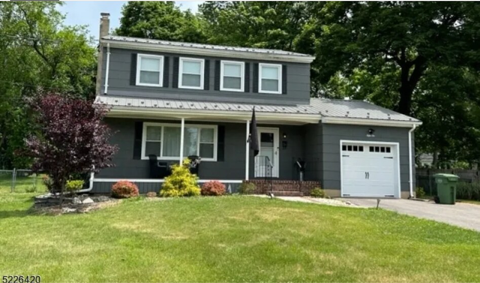 Foto principal - 56 Fisher Ave