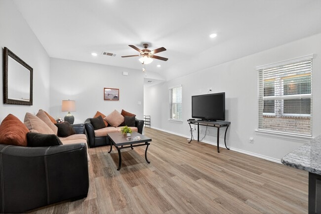 Building Photo - 906 Ramble Rd