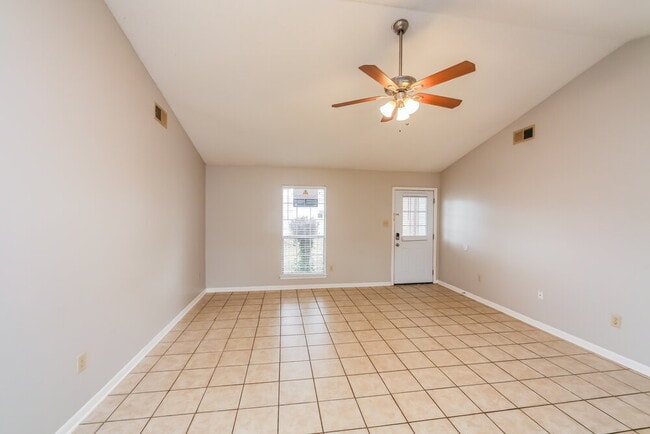 Building Photo - 7110 Redfern Dr