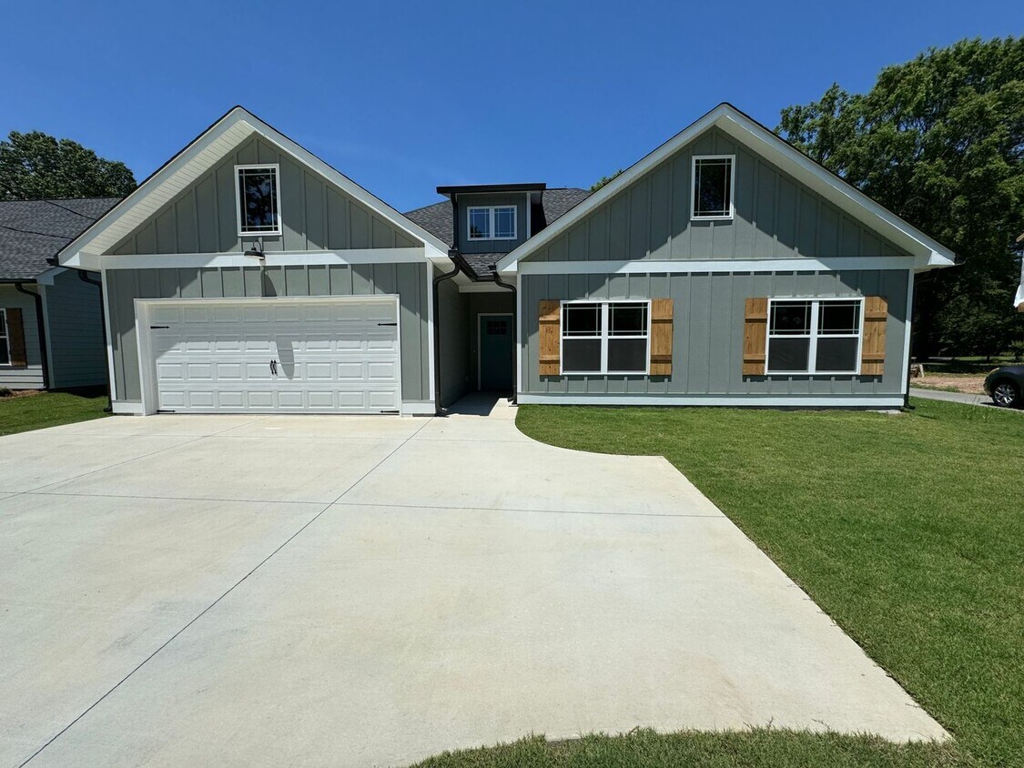 Primary Photo - New Build 3/2 House in Armuchee- $2,200
