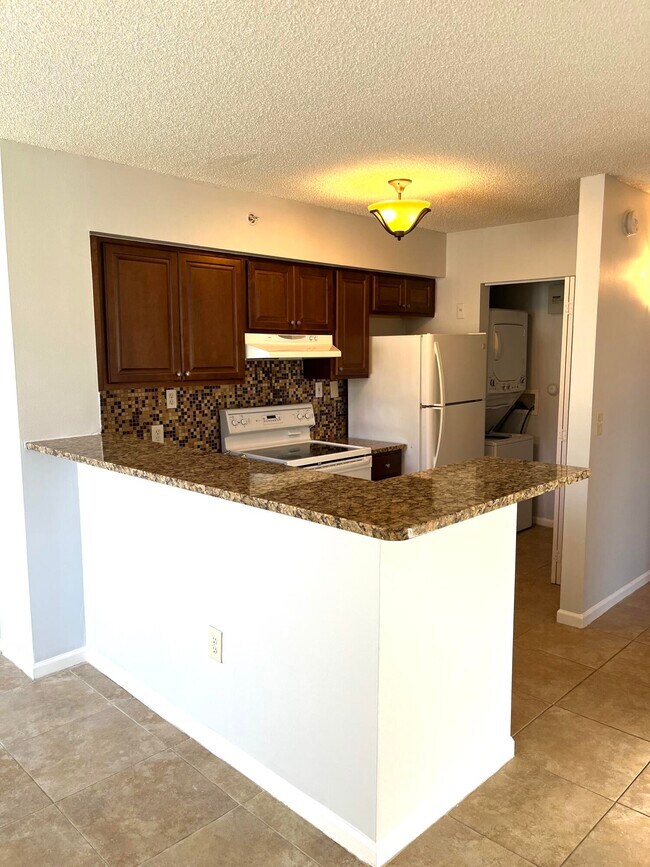 Building Photo - 7816 Sonoma Springs Cir