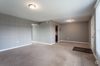 Living Room - Country Club Place Apartments