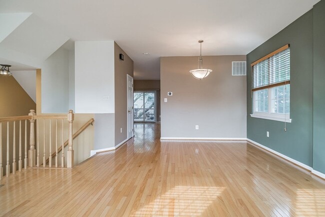 Building Photo - Stunning End Unit Townhome