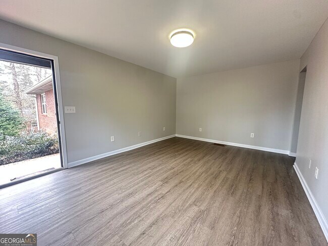 Foto del edificio - 1131 White Oak Dr