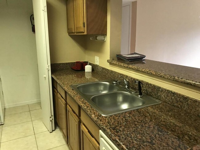 Foto del edificio - 2835 Winkler Ave