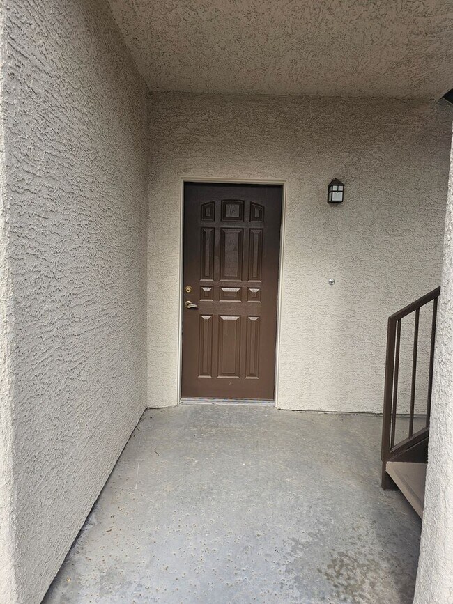 Building Photo - Furnished or Unfurnished Long Term Condo