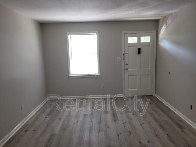 Foto del edificio - 1002 Hillcrest Ave