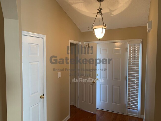 Foto del edificio - 30 Courtyard Ln