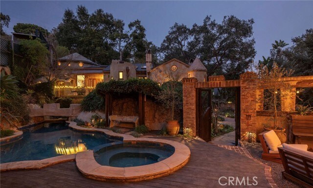 Foto del edificio - 8978 Wonderland Ave