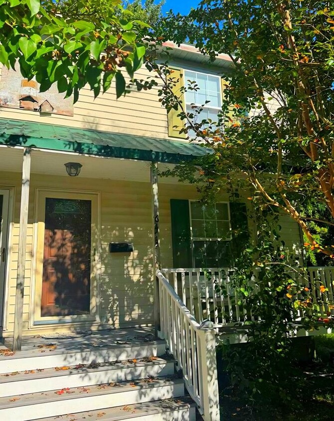 Primary Photo - 6401 Cathell St