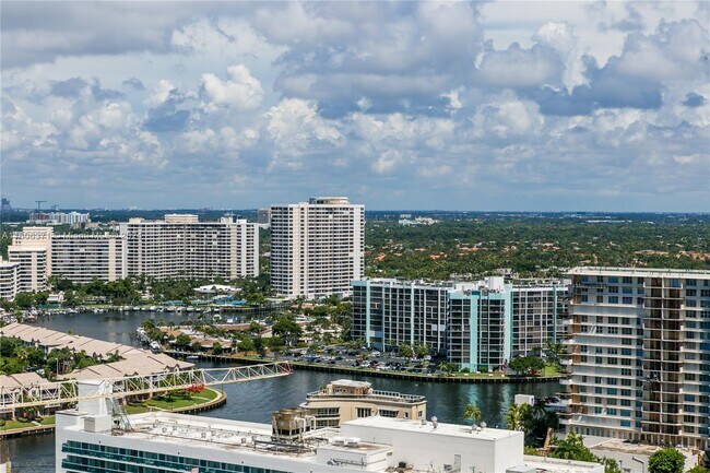 Building Photo - 1800 S Ocean Dr