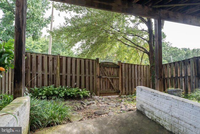 Building Photo - 3351 Beechcliff Dr