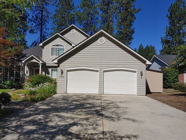 Building Photo - Executive Four Bedroom Home in Post Falls
