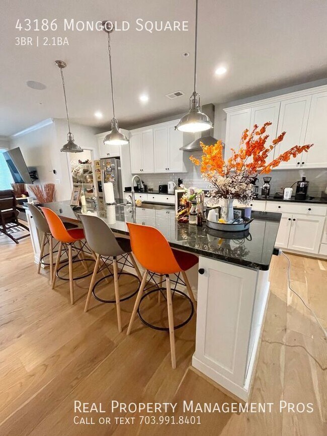 Building Photo - Beautifully Maintained 3 Year Old Condo Fo...