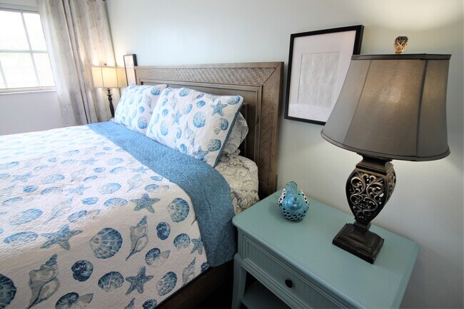 Main Master King Bedroom - 1433 S Belcher Rd