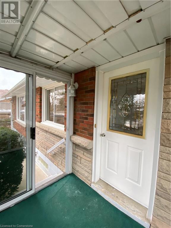 Photo du bâtiment - 242 Highland Rd W