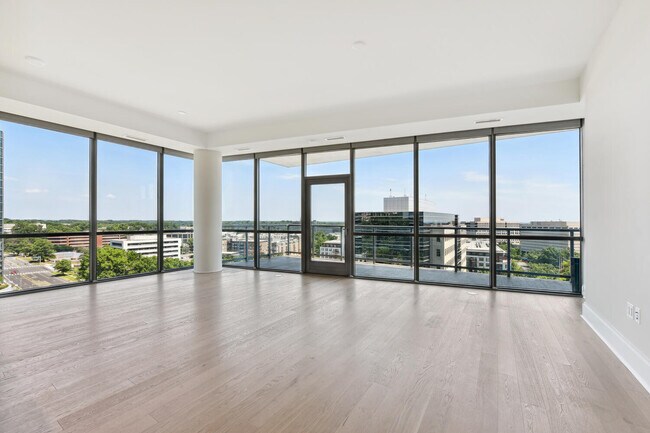 Foto del edificio - 7887 Jones Branch Dr