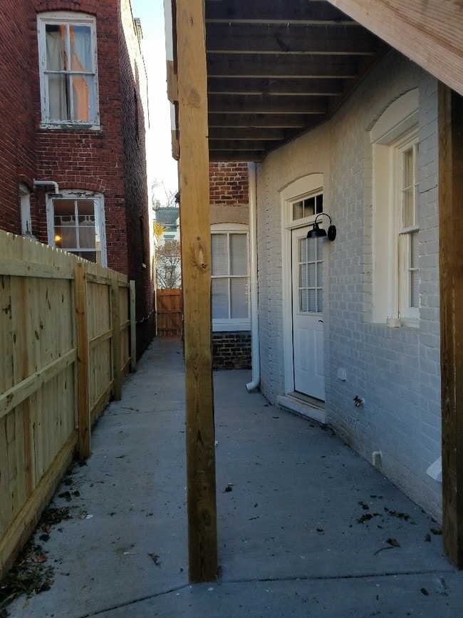 Building Photo - 2606 W Main St