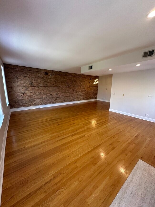 Foto del edificio - 536 N Clark St