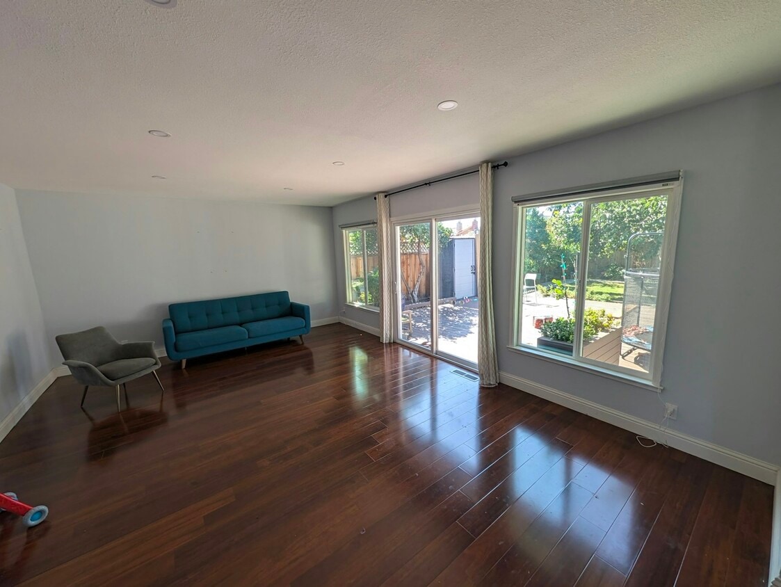 Foto del edificio - 2275 Gem Ave