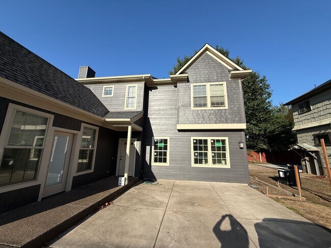Building Photo - 612 NW 29th St