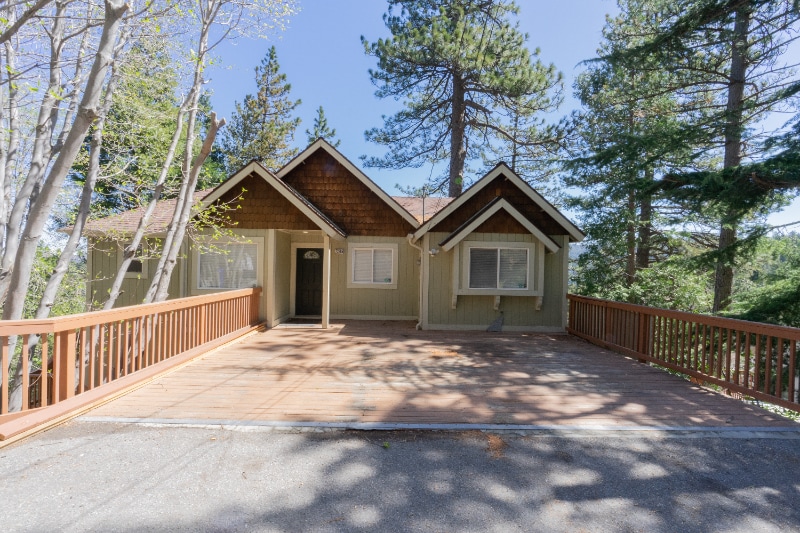 Primary Photo - 23866 Lakeview Dr