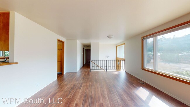 Foto del edificio - 4 br, 3 bath House - 812 S 235th Pl