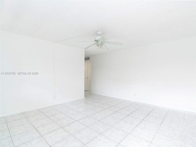 Foto del edificio - 2025 Miami Rd