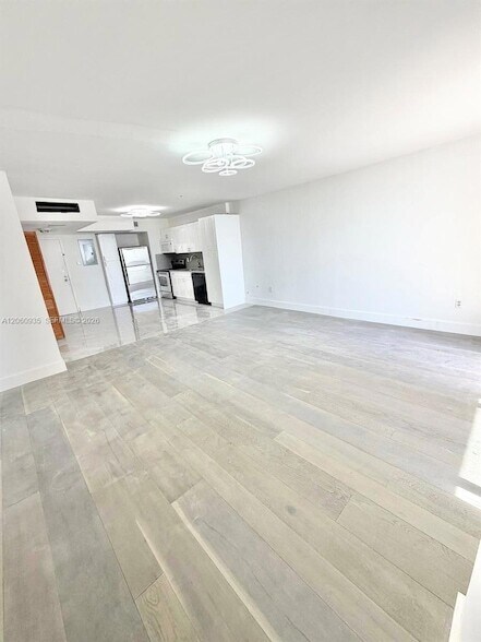 Foto del edificio - 9273 Collins Ave