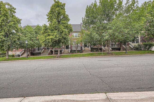 Building Photo - Great townhome for rent in Cherry Creek!