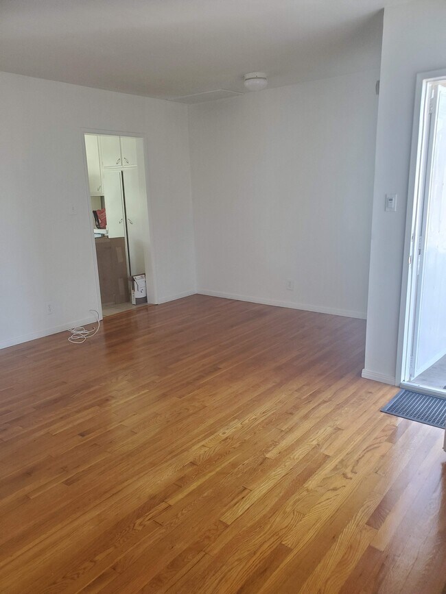Foto del edificio - 7813 Hindry Ave