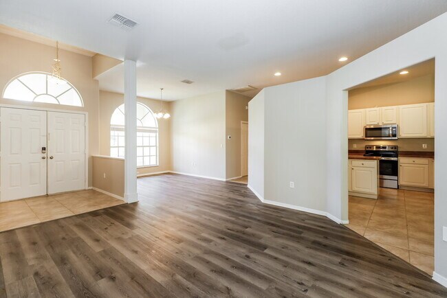 Building Photo - 1326 Kinsmere Dr