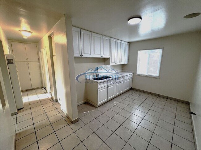 Foto del edificio - 22728 Harvard Blvd